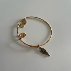 Alexi and Ani bracelet ♥️💕❤️